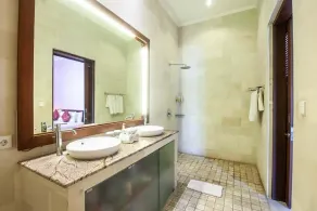 Superb architect-designed villa ideally located in the heart of Seminyak - Image 2
