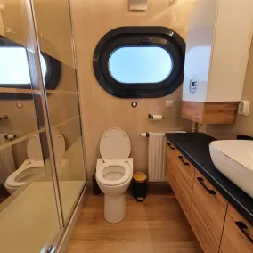 Stylish, Brand-new Houseboat in Monnickendam, Near Amsterdam - Image 2