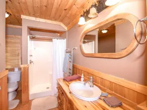 Riesige Luxus-Lodge mit Weitblick auf die Berge, Spieltische, Sauna, Suite mit Kingsize-Bett und Buchenholzklub - Image 5