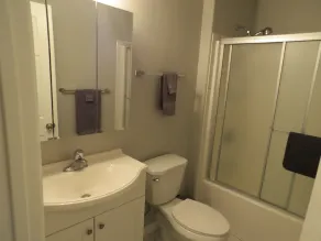 Large Home 3/3 plus Bonus Rm, 14' Pool & Jacuzzi, close to Downtown Joshua Tree - Image 4