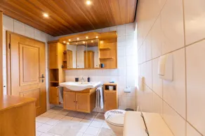 Vacation home (250 sqm) with 2 apartments & garden - ideal for families & groups - Image 3