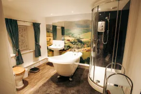 Luxurious Cottage with Hot Tub. 19 miles from Windermere. - Image 4