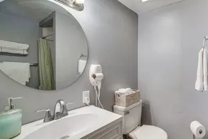 Spacious Studio with Private Entry - Image 5