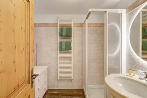 Chalet Elegance - Image 3