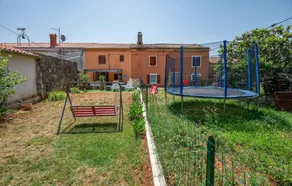 Two-Bedroom Holiday Home In Pula - Image 3