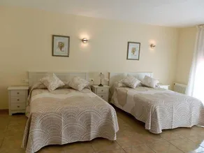 Cozy Beachside House: Private Pool, Free WiFi, Pet-Friendly, Near Dog Beach - Image 2