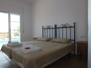 Villa mit eigenem Pool mit Blick auf die Landschaft, die Berge und das Meer. Gratis Wifi - Image 5