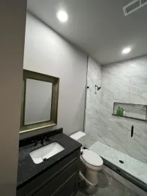 River Run: Stunning Lakefront Escape - Image 3