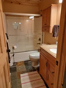 Ganzjahres-Seeufer-Hütte, 2 Schlafzimmer + Futon, 2 volle Badezimmer, Sauna, Schlafplätze für 4-5 - Image 2