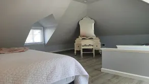 Beautiful 2 Bedroom GRACE COTTAGE. Adjacent to lake - Image 5