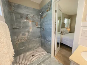 Recently Updated 2/2 With Hot Tub, 1 Mile to Beach - Image 2