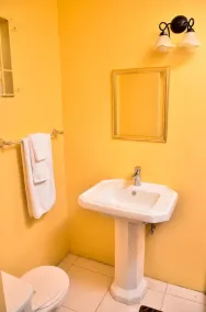 Kingston Sunset Guest Apartment I - Image 3