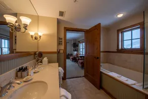 Comfortable & Spacious 2 Bedroom Condo unit in Mountaineer Square condo - Image 3