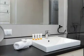 Spacious Apartment | Balcony | Private Parking - Image 3