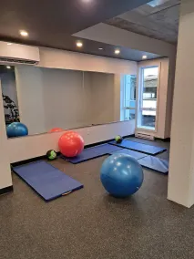 Superb new condo with pool, in the heart of downtown Quebec City - Image 3
