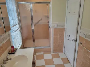 Walk to 3 beaches, downtown docks/waterfront. Dog friendly.  Includes Beach Pass - Image 4