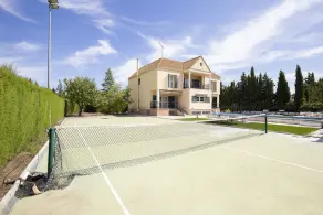 Large house with pool, sports facilities and barbecue ideal for families - Image 2
