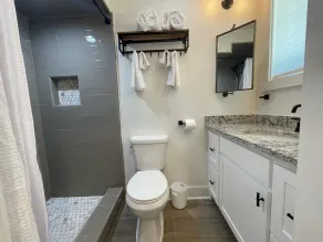 Newly remodeled East Beach 4 Bedroom Bungalow - Image 4
