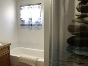COTTAGE EN PIERRE: Parc d'État des Chutes de Tahquamenon à 25 min. une façon! 8 personnes - Image 2
