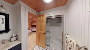 Cozy Cabin Getaway North of White Mountains - Image 4