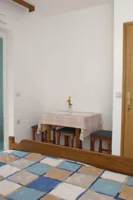 1-Zimmer-Ferienwohnung mit Terrasse Zubovici, Pag (A-4130-h) - Image 4