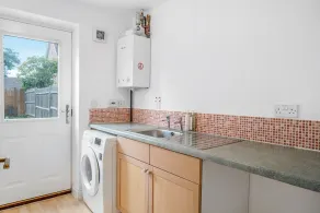 Shops 4min walk | Family | 2 En-suite | Parking x1 - Image 2