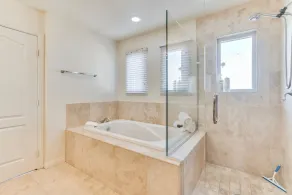 🏝1 block from beach🏡4 bed/4 bath🏄🏽‍♂️FASTwifi🚴🏽‍♂️A/C🚘Garage📺SMART TVs⛵️ - Image 3