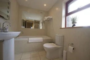 Luxurious Retreat on the Wild Atlantic Way - Image 4