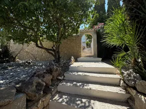Superb, recently renovated detached villa - Image 5