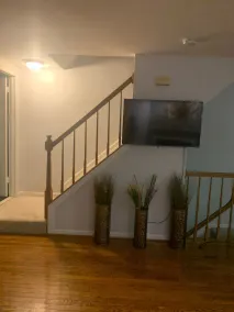 Nice clean townhome in the middle of everything mall, airport, DC, Baltimore ect - Image 2