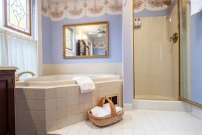 The Oaks Victorian Inn - Image 4