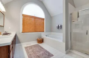 Luxe moderne des Hamptons : Retraite nouvellement conçue avec piscine privée - Image 3