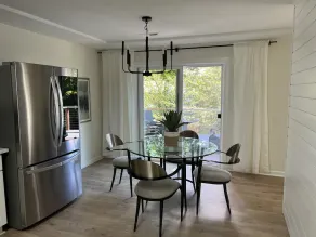 Centrally located Cozy fully remodeled mid century house in lake Oswego - Image 5