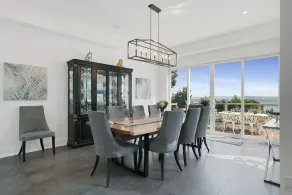 Stunning Waterfront Luxurious Lakehouse 45 mins from Toronto! Great for families - Image 4