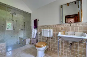 Stunning Renovated Oast House - Image 4