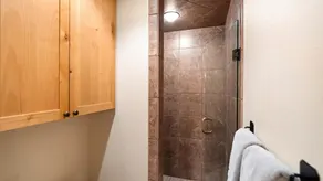 Tasteful 3 bedroom/2 bath condo + Hot Tub on Whitefish Mountain Resort - Image 4