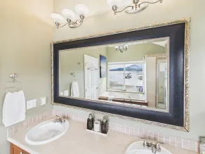 Harbor View Apartment w water access - Image 3