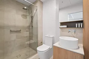 Stunning 1-Bed with City Views and Amenities - Image 3