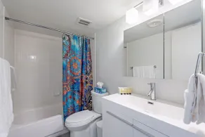 Chic Artsy Pad-Old Town Entertainment Dist-Huge Heated Pool & Spa-Patio - Image 4