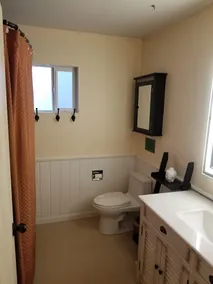 Bright 2bd/1ba main level of home, partial water view, close to old town. - Image 3
