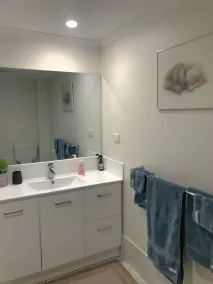 Spacious, 2BR Modern Apartment on Melbourne St -  Perfect location, Free WIFI - Image 5
