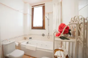 Elegant villa i panoramaudsigt med privat swimmingpool. - Image 2