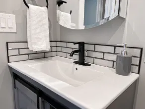 Newly remodeled Cozy Home Centrally located - Image 3