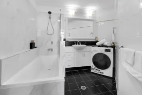 Stylish 1BR Apt with City Views - Image 2