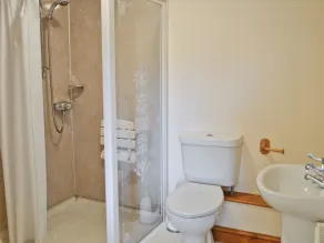 2 bedroom accommodation in Great Torrington - Image 2