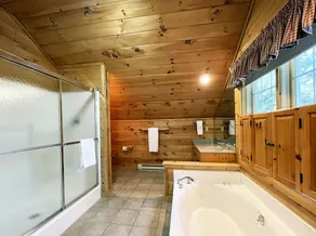 Luxurious Lake View Log Cabin with Firepit in the Poconos - Image 2