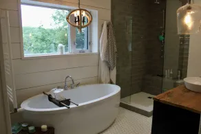 Modern Muskoka Gem with Gorgeous Lake View, Sleeps 10 -Minimum Stay 28 days - Image 5