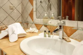 Ark Luxury & Private Villa - Image 3