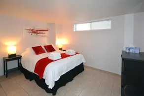 Downtown Quaint & Quiet Basement Apartment - Image 5