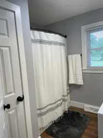 Newly Remodeled Beautiful Home With Perfect Location for Travelers! - Image 3